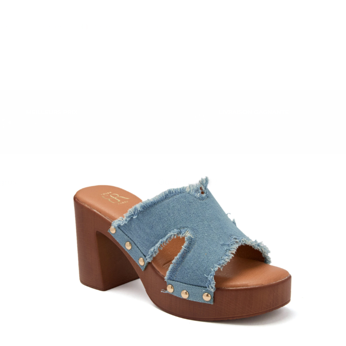 Sandale en suédine à talons carrés