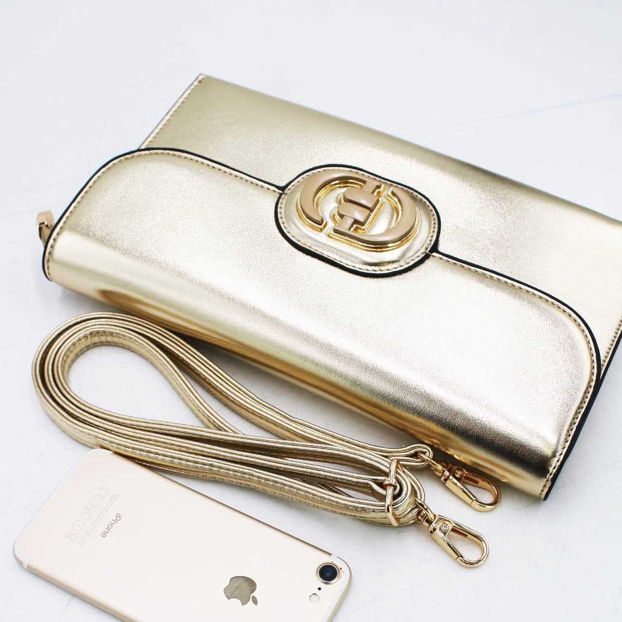Pochette Rabat Argentée — Médaillon Signature & Chaîne