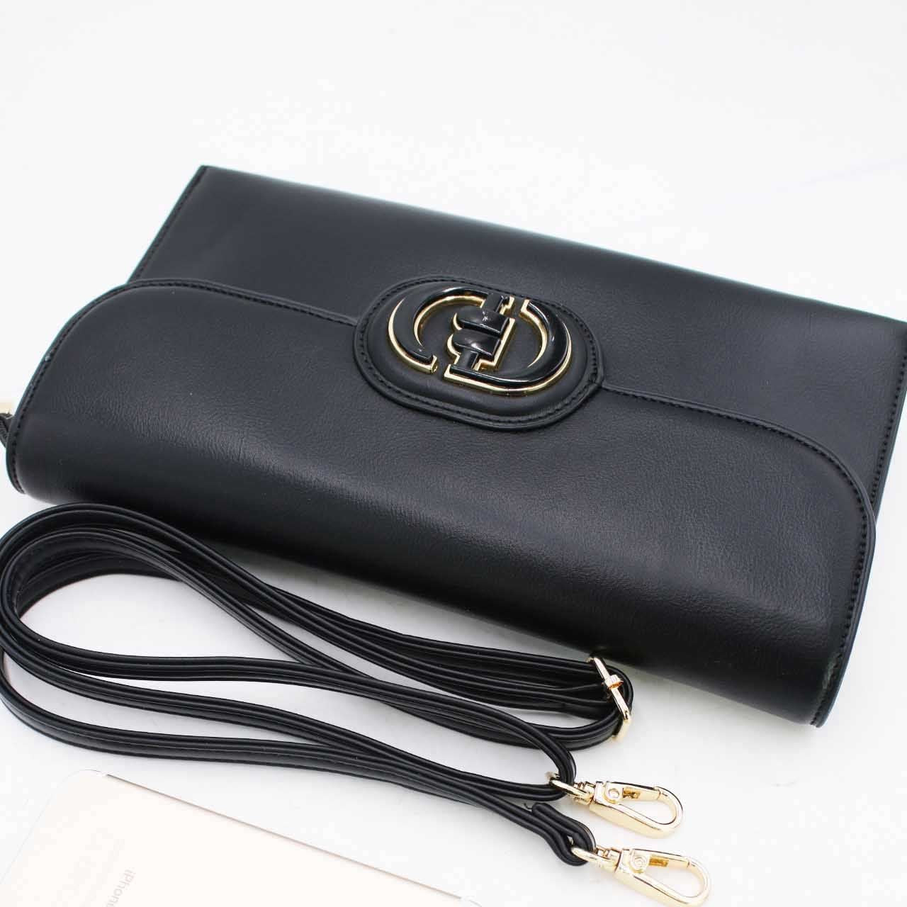 Pochette Rabat Argentée — Médaillon Signature & Chaîne