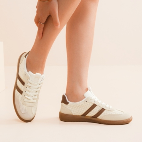 Baskets avec une semelle en gomme