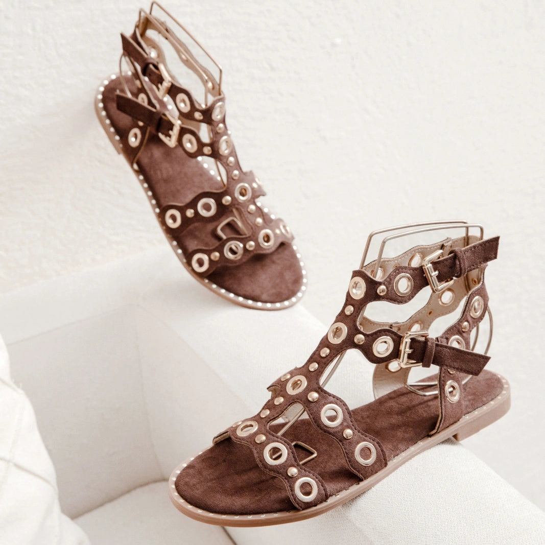sandales plates de style spartiates