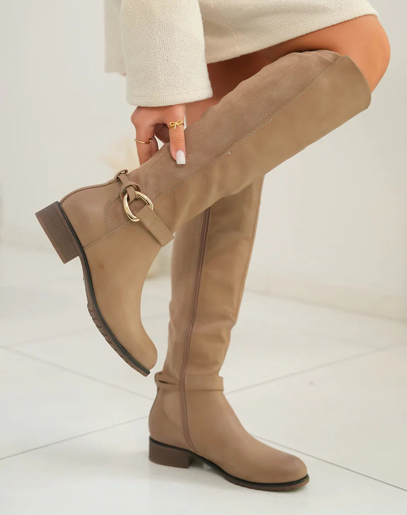 Botteshautes avec lanière et boucle détails en daim
