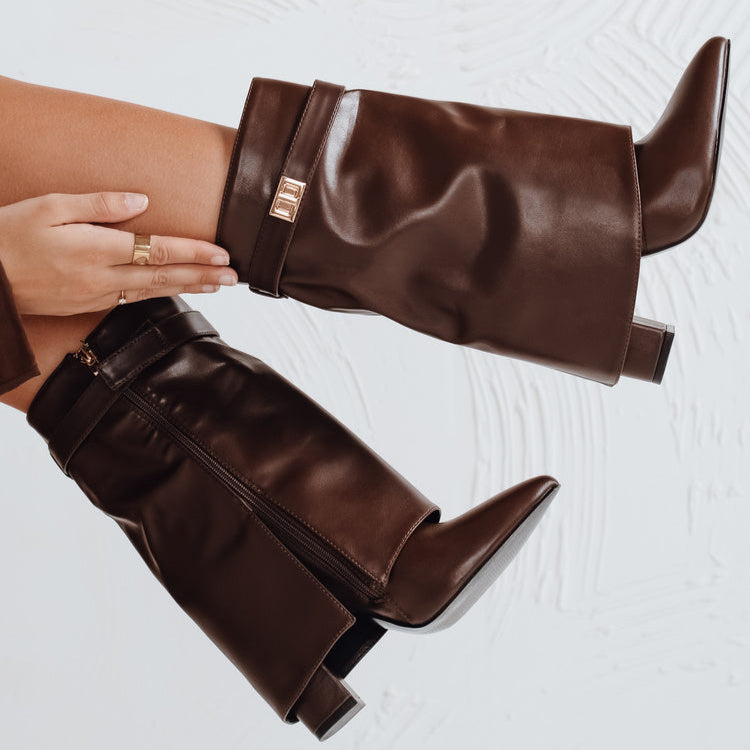 Demi bottes à talons avec tige à revers et ornements