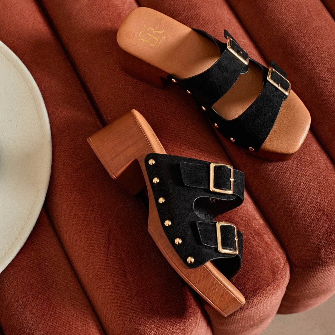 Sandale Noir et dorée en suédine à talons carrés et à détails dorés pour femme