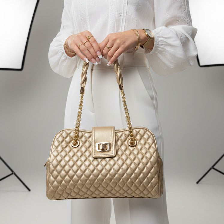 L’Éclat du Soir : Duo Sac et Escarpins Dorés