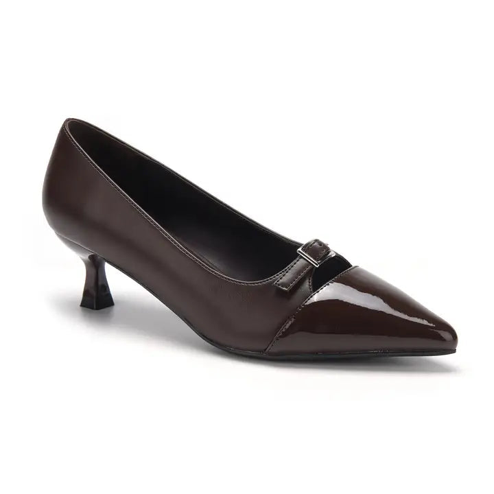 Escarpins à bride à la cheville à bout pointu