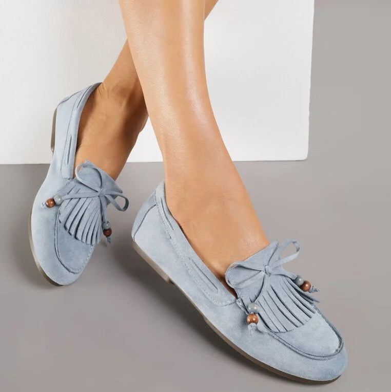 Mocassins avec des pampilles et des perles en bois