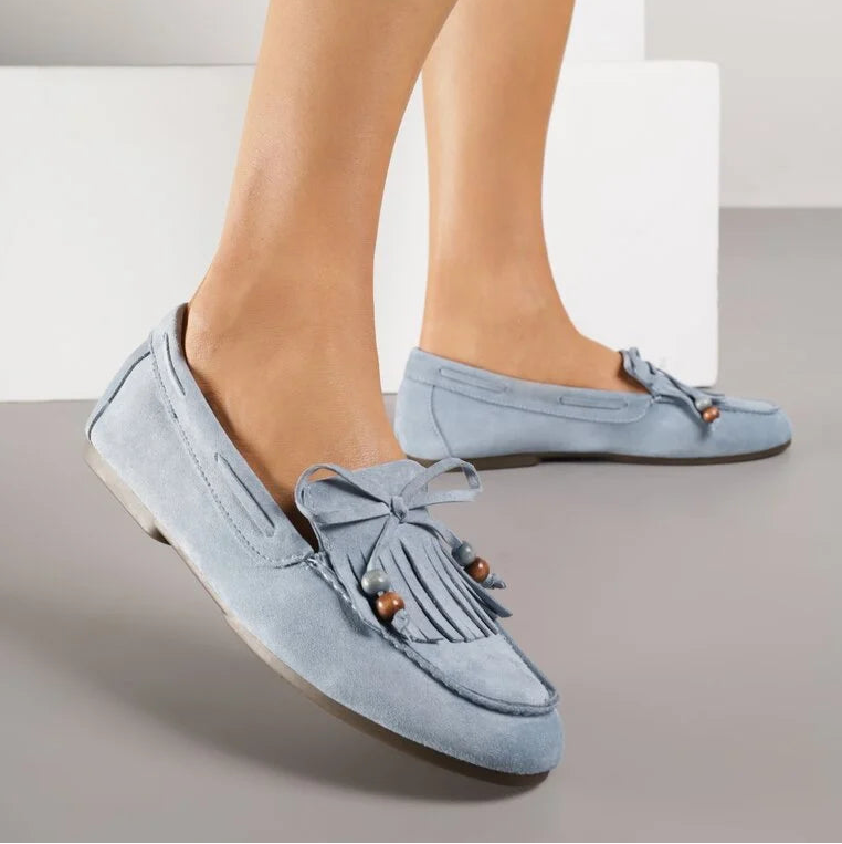 Mocassins avec des pampilles et des perles en bois