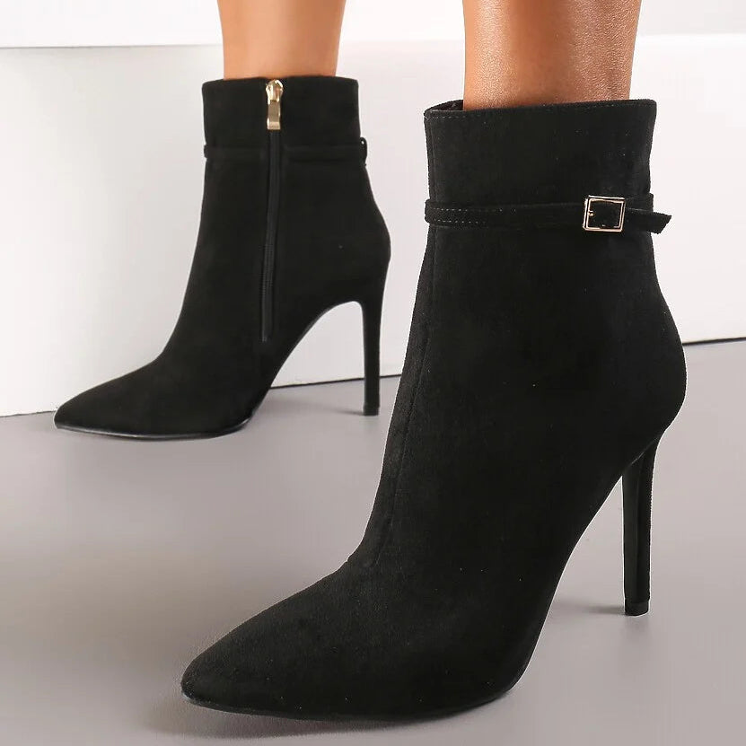 Bottines à talon aiguille et bout pointu