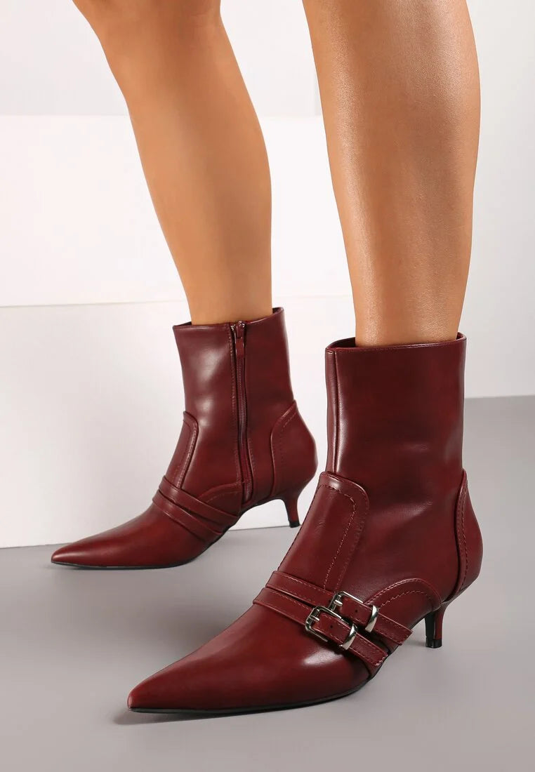 Demi bottes à talons aiguilles avec bouts pointus et boucles