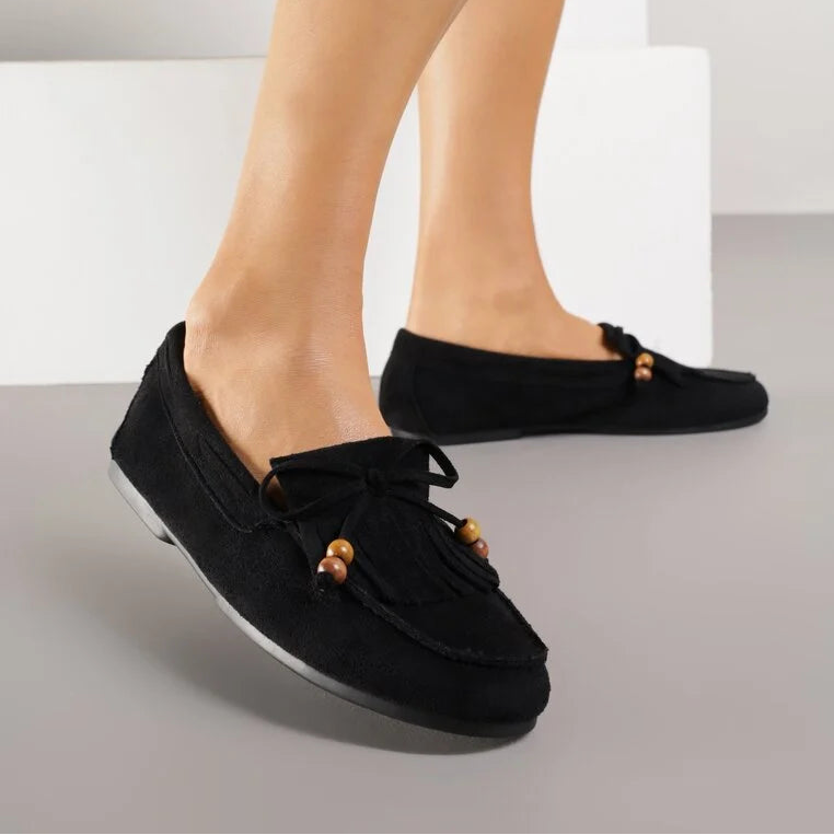 Mocassins avec des pampilles et des perles en bois