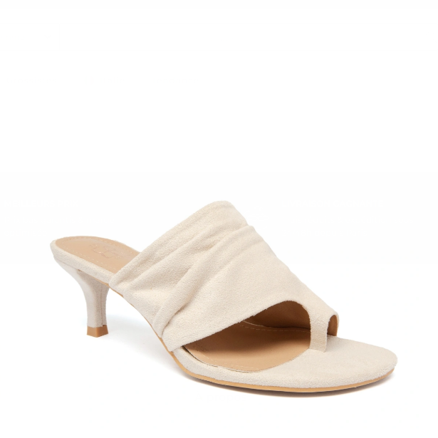 Sandale à talon au design épuré et élégant