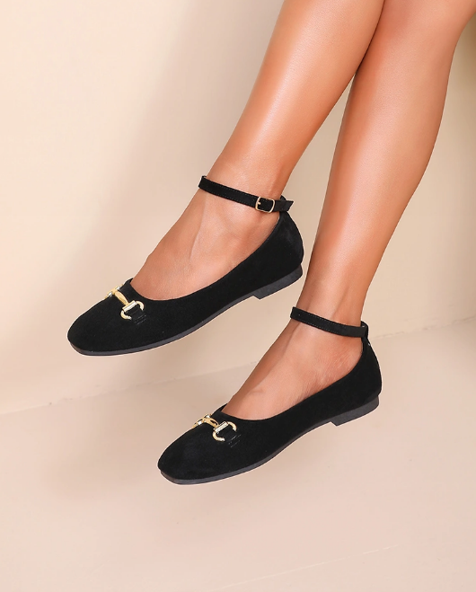 Ballerine à boucle et lanière