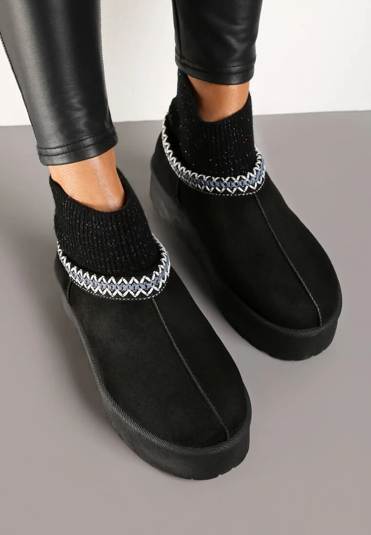 UGG à plateforme noires décorées de broderies et d'une tige élastique