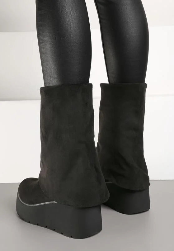 Bottines en daim à revers et talon compensé