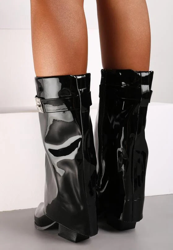 Demi bottes femme noires à revers avec lanière dorée et talon carré