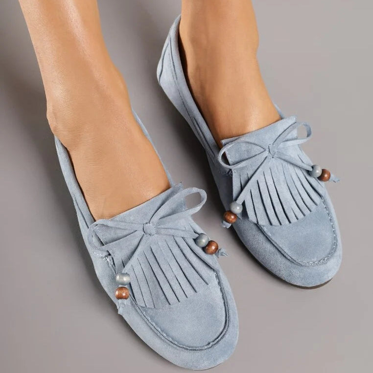 Mocassins avec des pampilles et des perles en bois