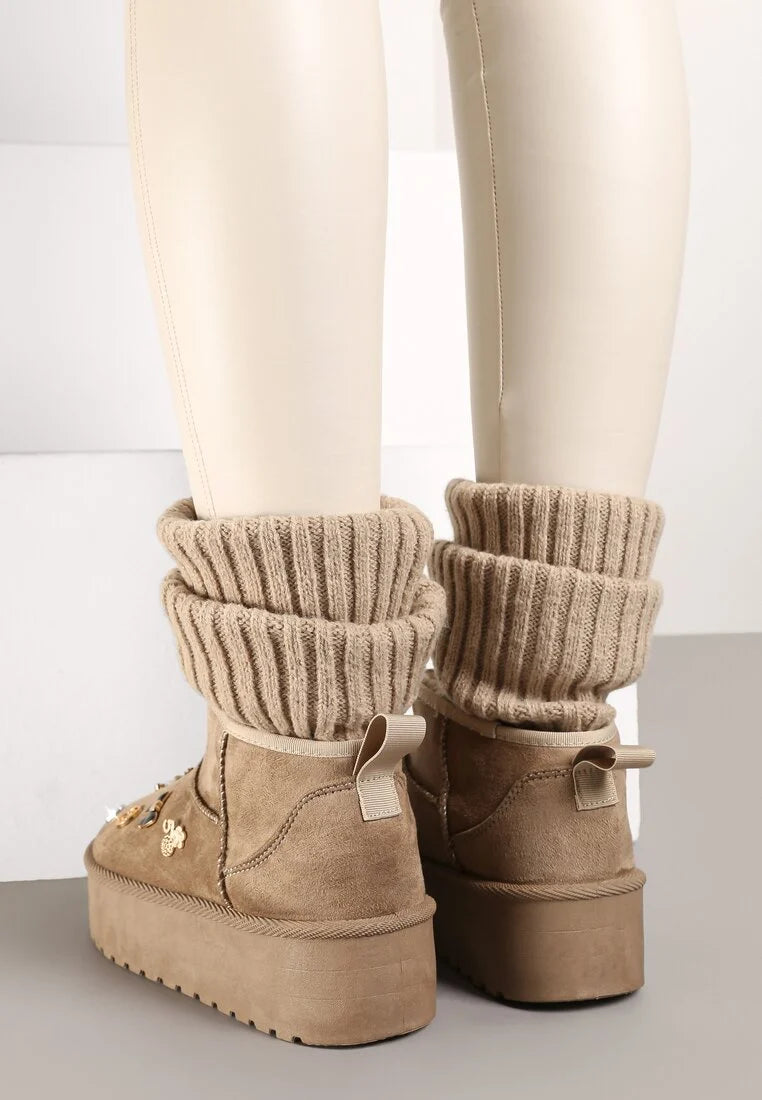 UGG à plateforme basse décorées d'appliques métalliques