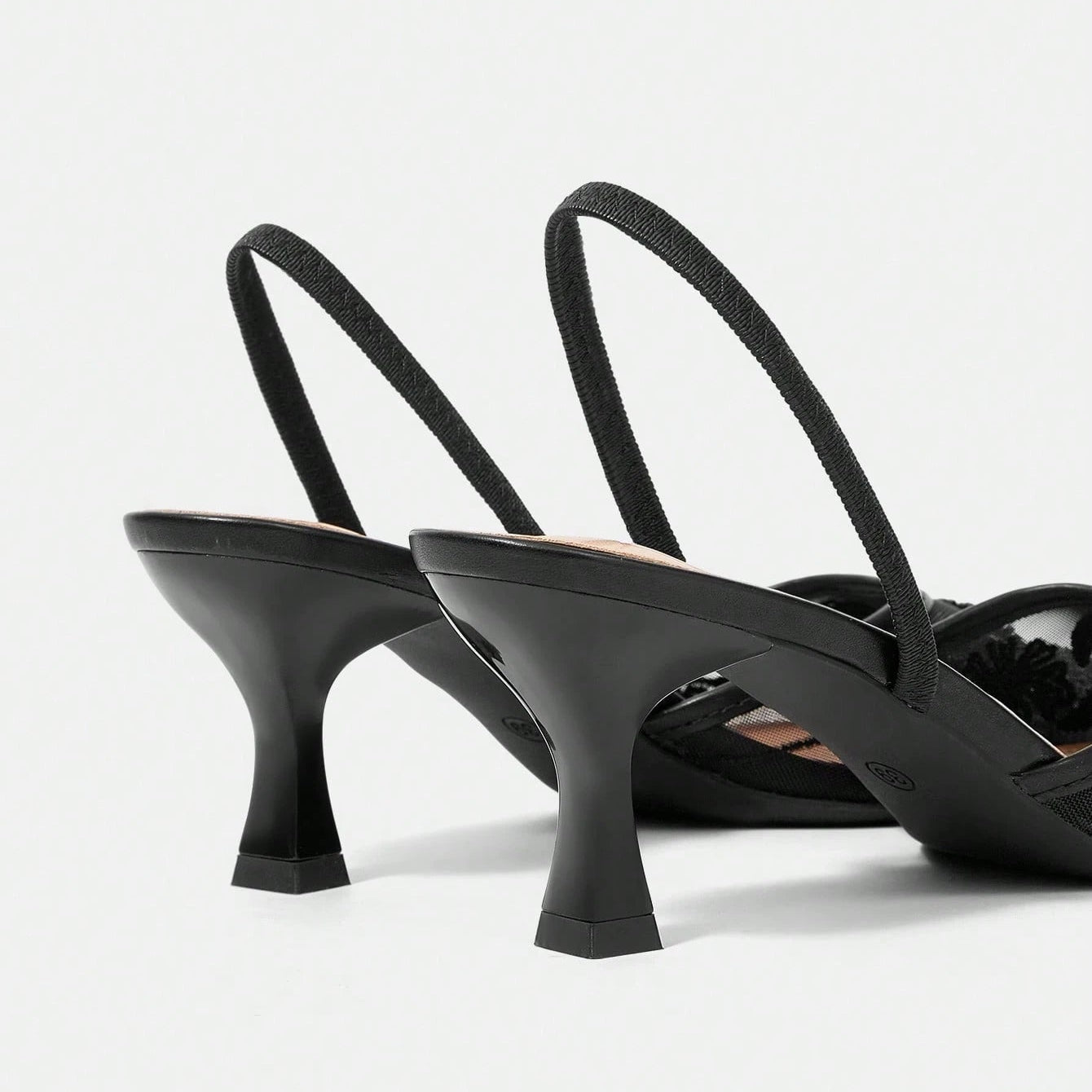 Escarpins Slingback en Résille Brodée