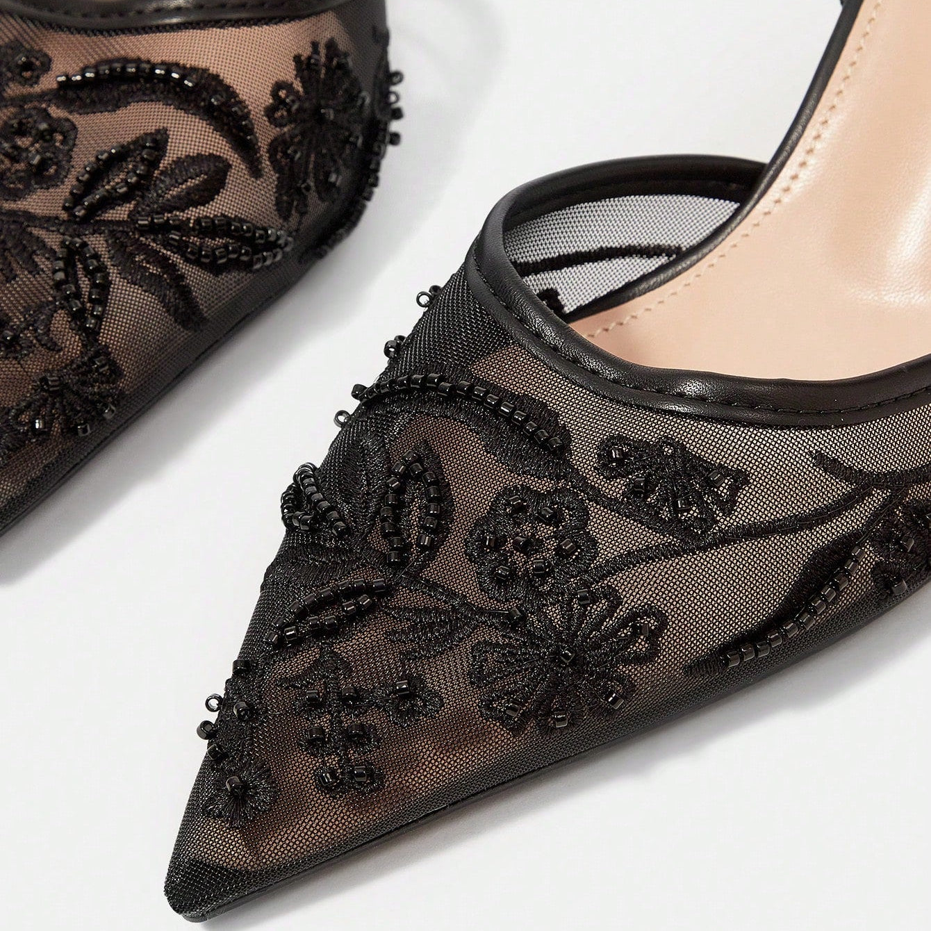 Escarpins Slingback en Résille Brodée