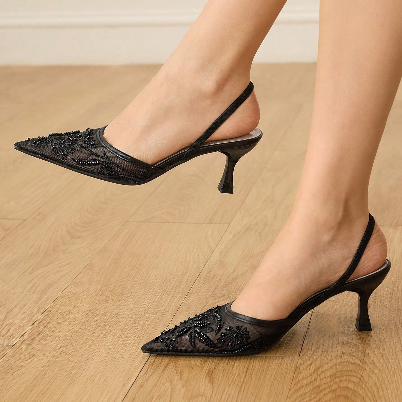 Escarpins Slingback en Résille Brodée