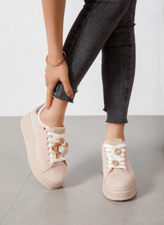 Baskets avec détails décoratifs