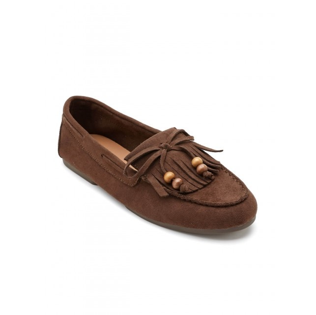 Mocassins avec des pampilles et des perles en bois