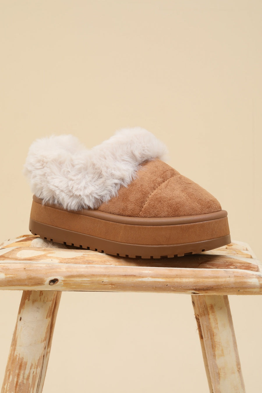 Bottes  courtes à plateforme avec fourrure et matelassage