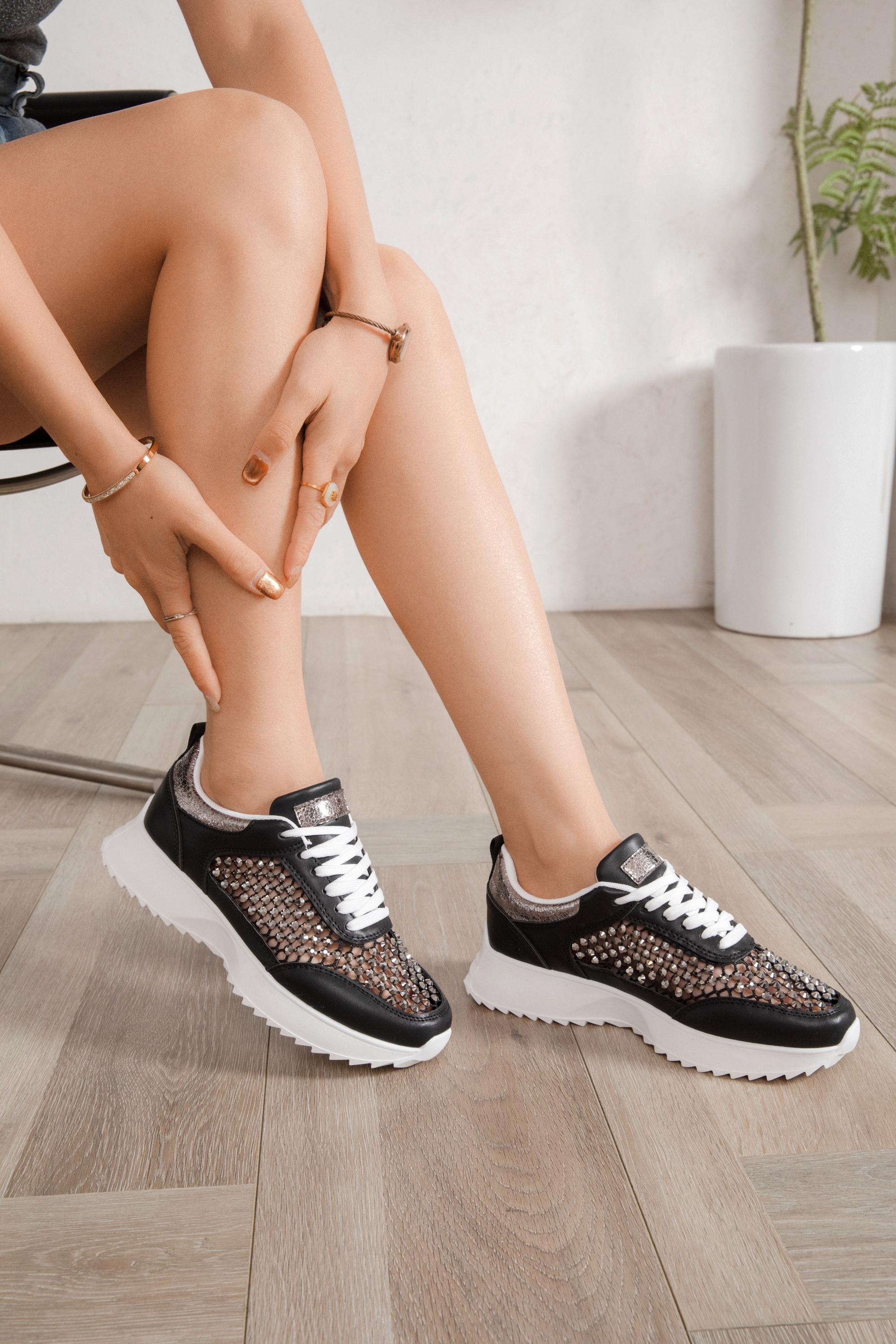 Baskets ajourées à strass