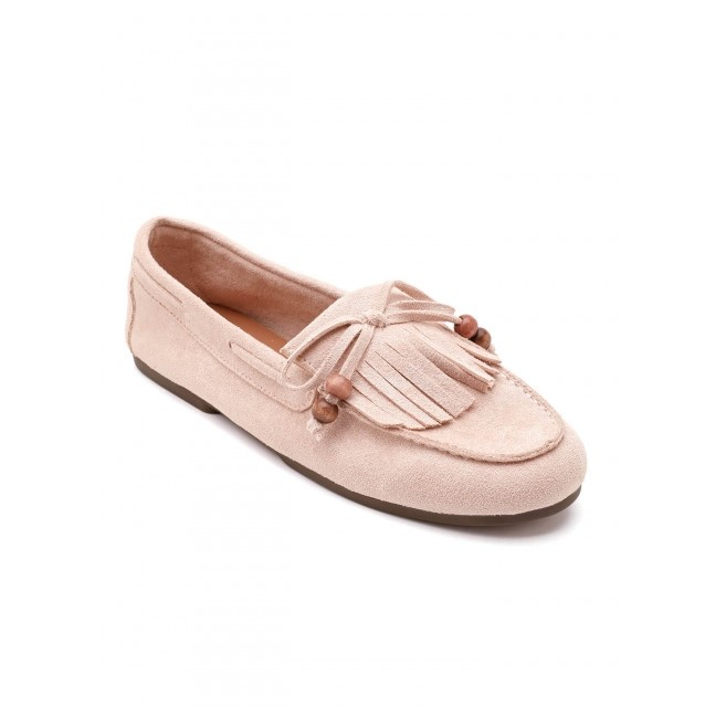 Mocassins avec des pampilles et des perles en bois
