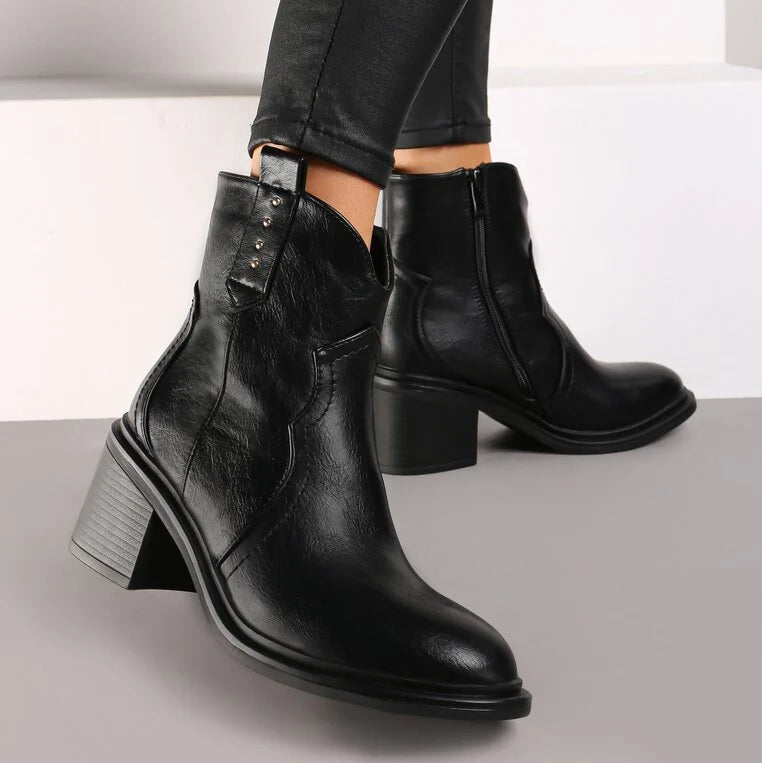 Demi bottes à gros talon noires