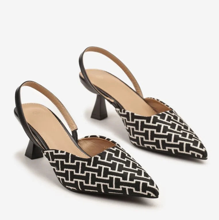 Escarpins à talons et à motifs géométriques