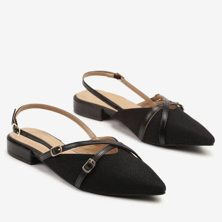 Ballrines noires à bout pointu avec brides à boucle
