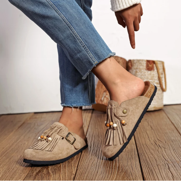 Sabot en textile avec franges et perles