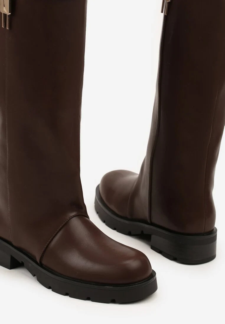 Bottes marron à tige droite et appliqué métallique