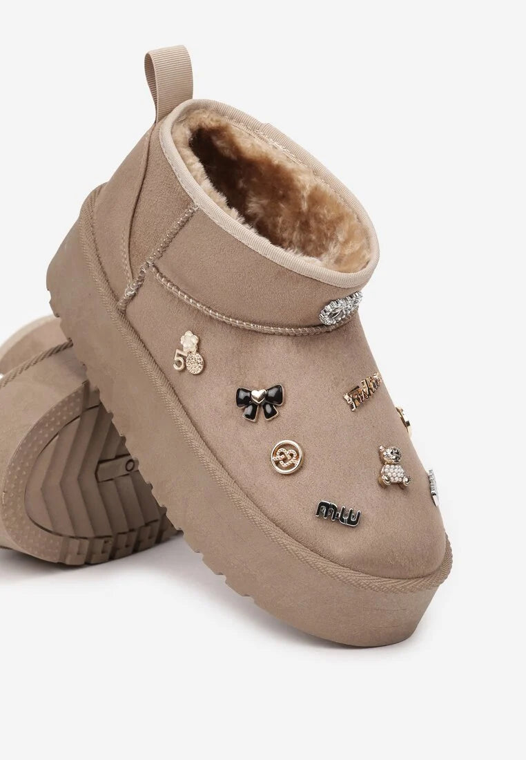 UGG à plateforme basse décorées d'appliques métalliques
