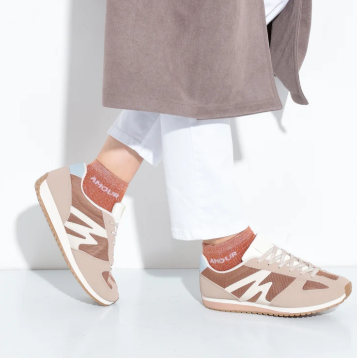 Baskets empiècements et lacets fantaisie