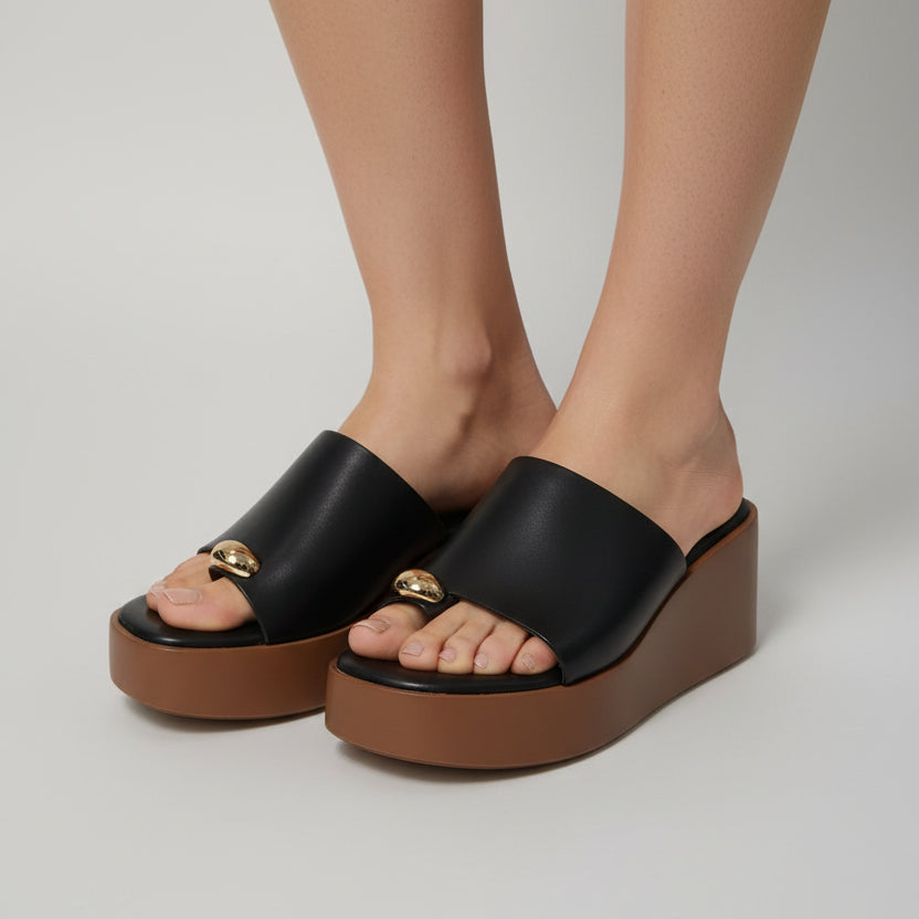 Sandale compensée élégante