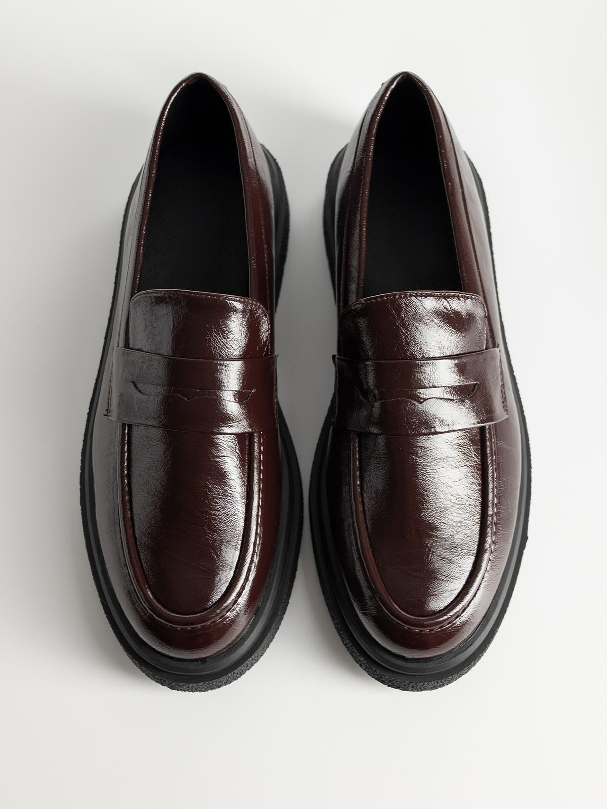 Mocassins à double talon avec bande décorative