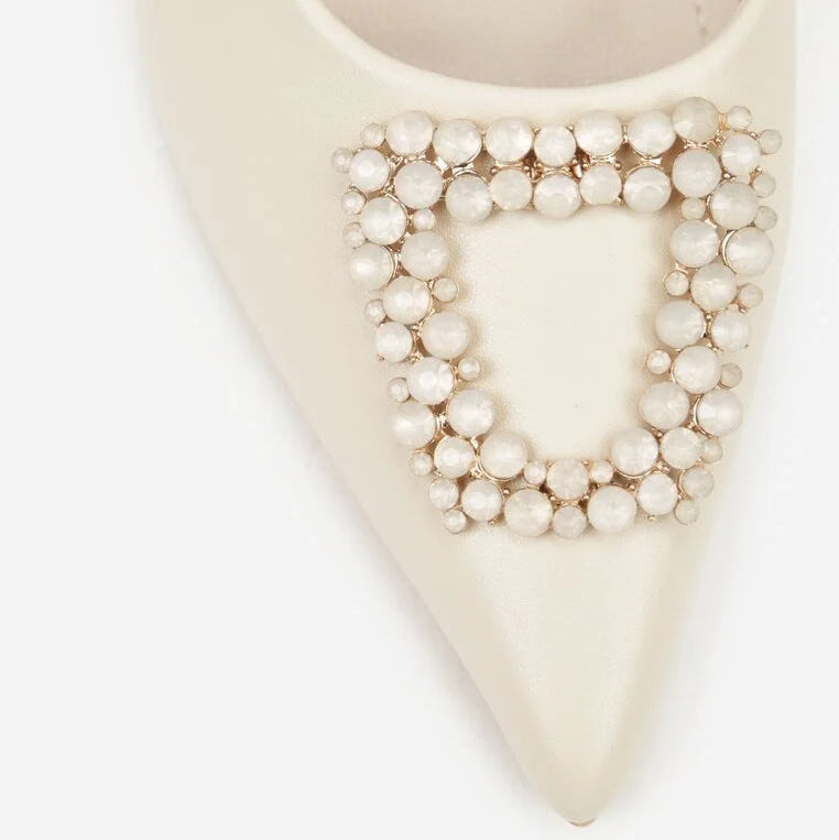 Escarpin à talons hauts avec boucle en zircon cubique en forme d'étoile