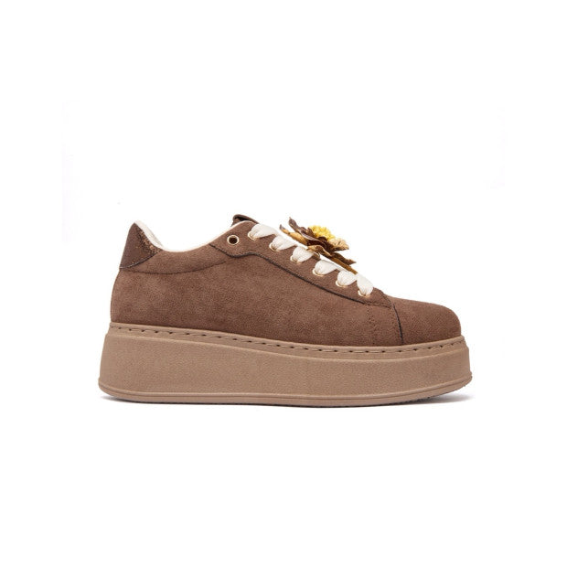 Baskets avec détails décoratifs