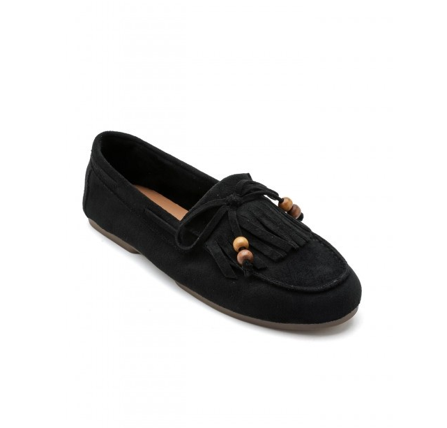 Mocassins avec des pampilles et des perles en bois