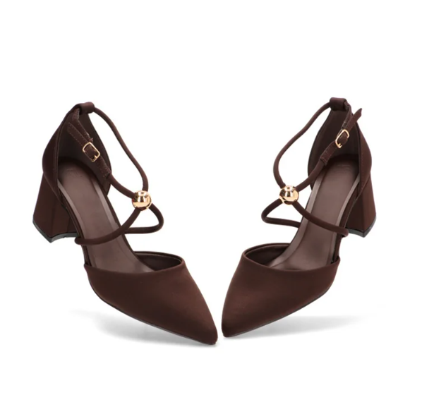 Escarpins à Brides Croisées et Détails Sphères Dorées