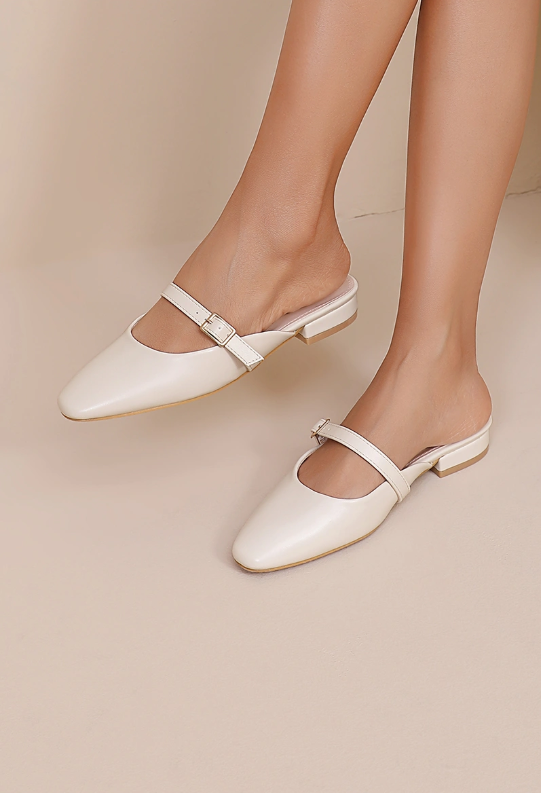 Babouche à bride avec boucle