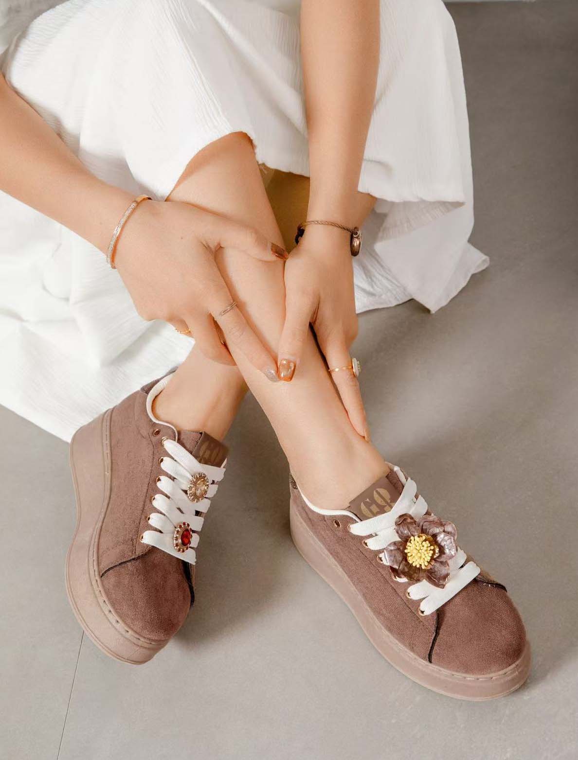 Baskets avec détails décoratifs