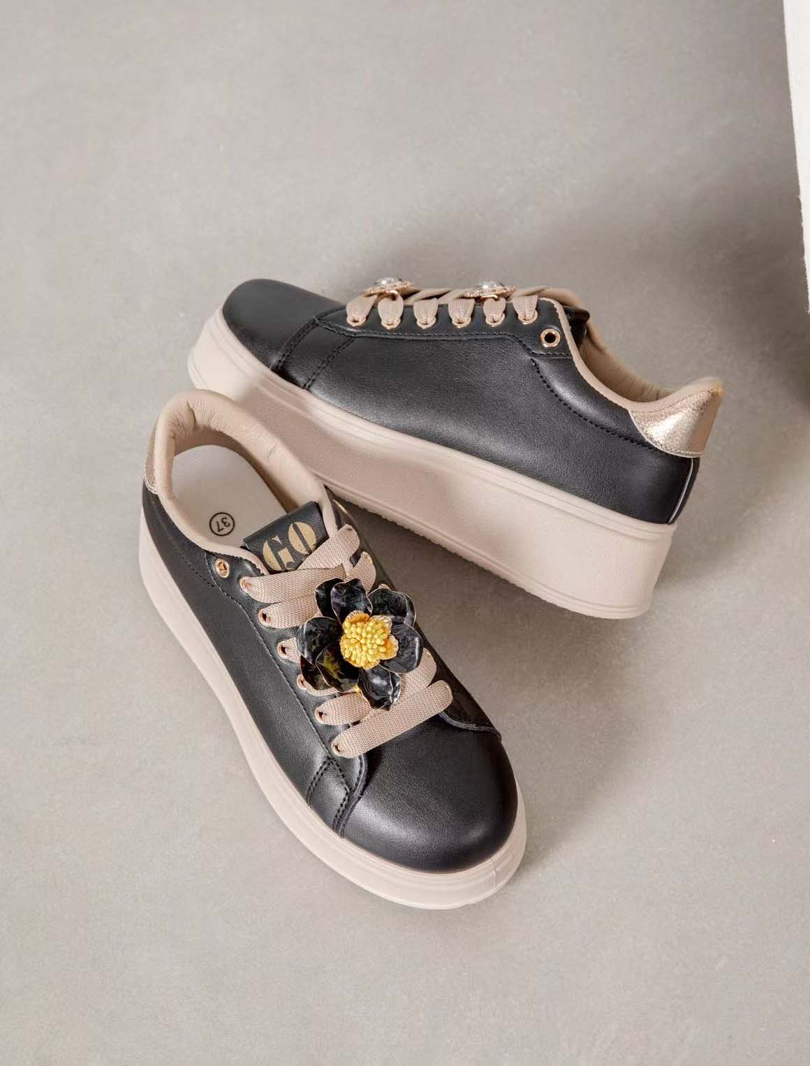 Baskets avec détails décoratifs