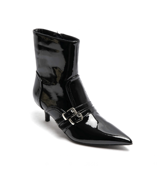 Demi bottes à talons aiguilles avec bouts pointus et boucles