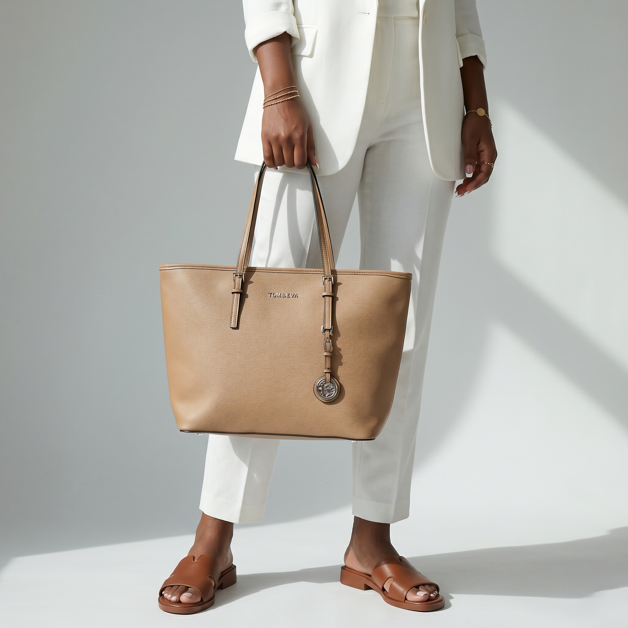 L'Élégance Minimaliste : Le Duo Sac & Mule