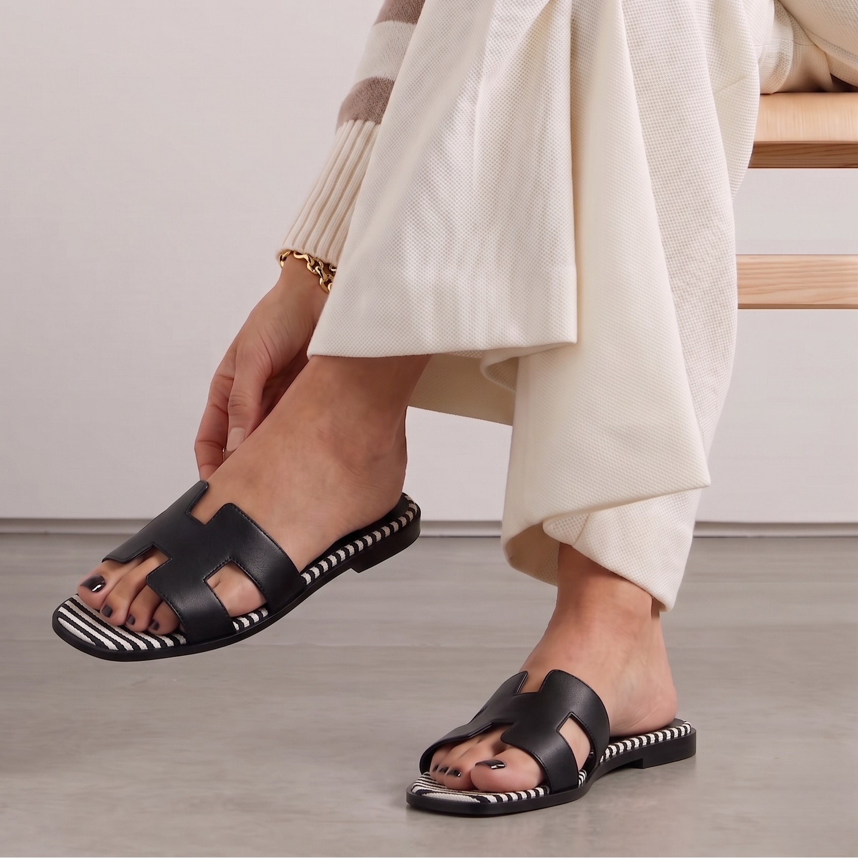 Mulle avec Bride Croisée Simple, Semelle Bicolore