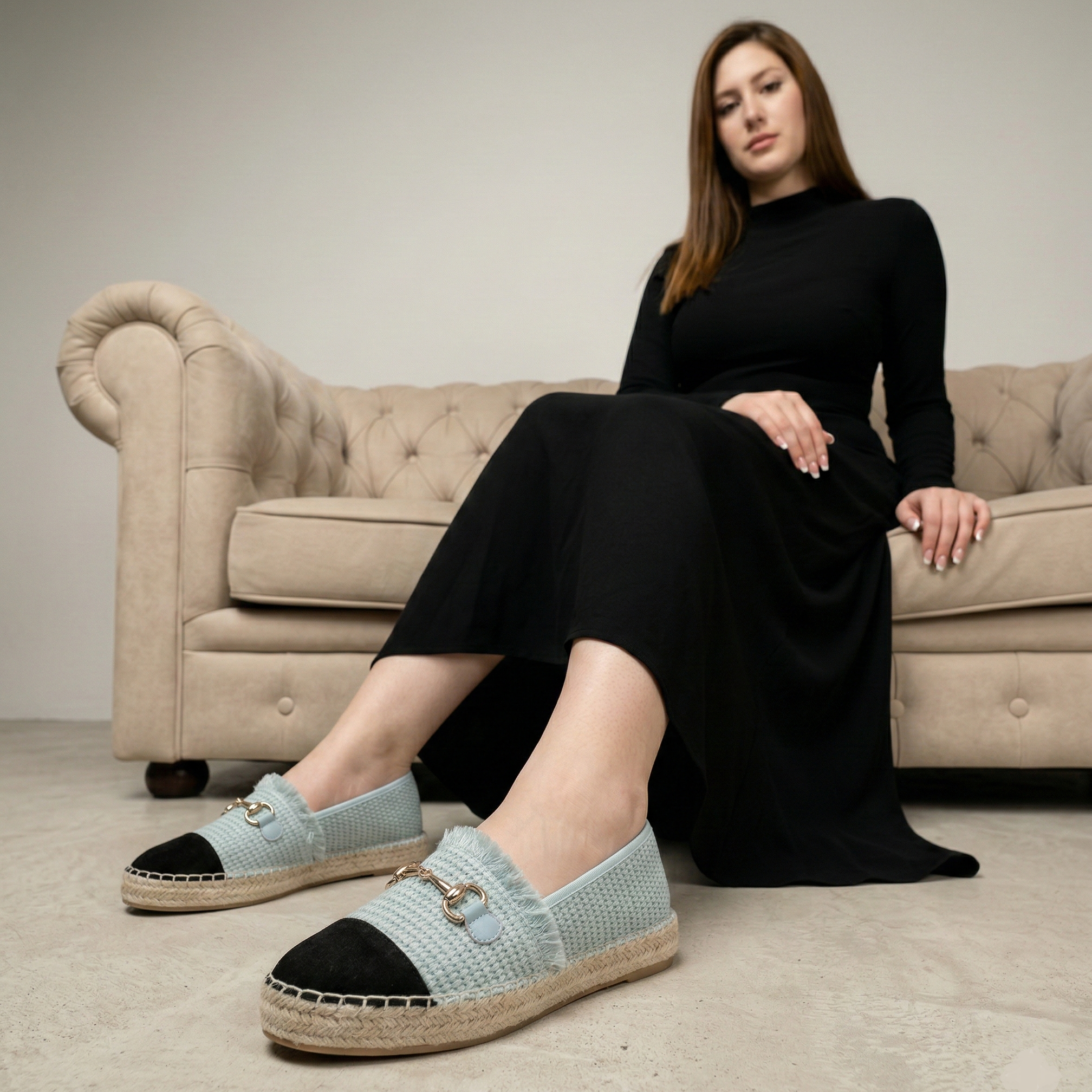 Espadrilles à bout noir et boucle